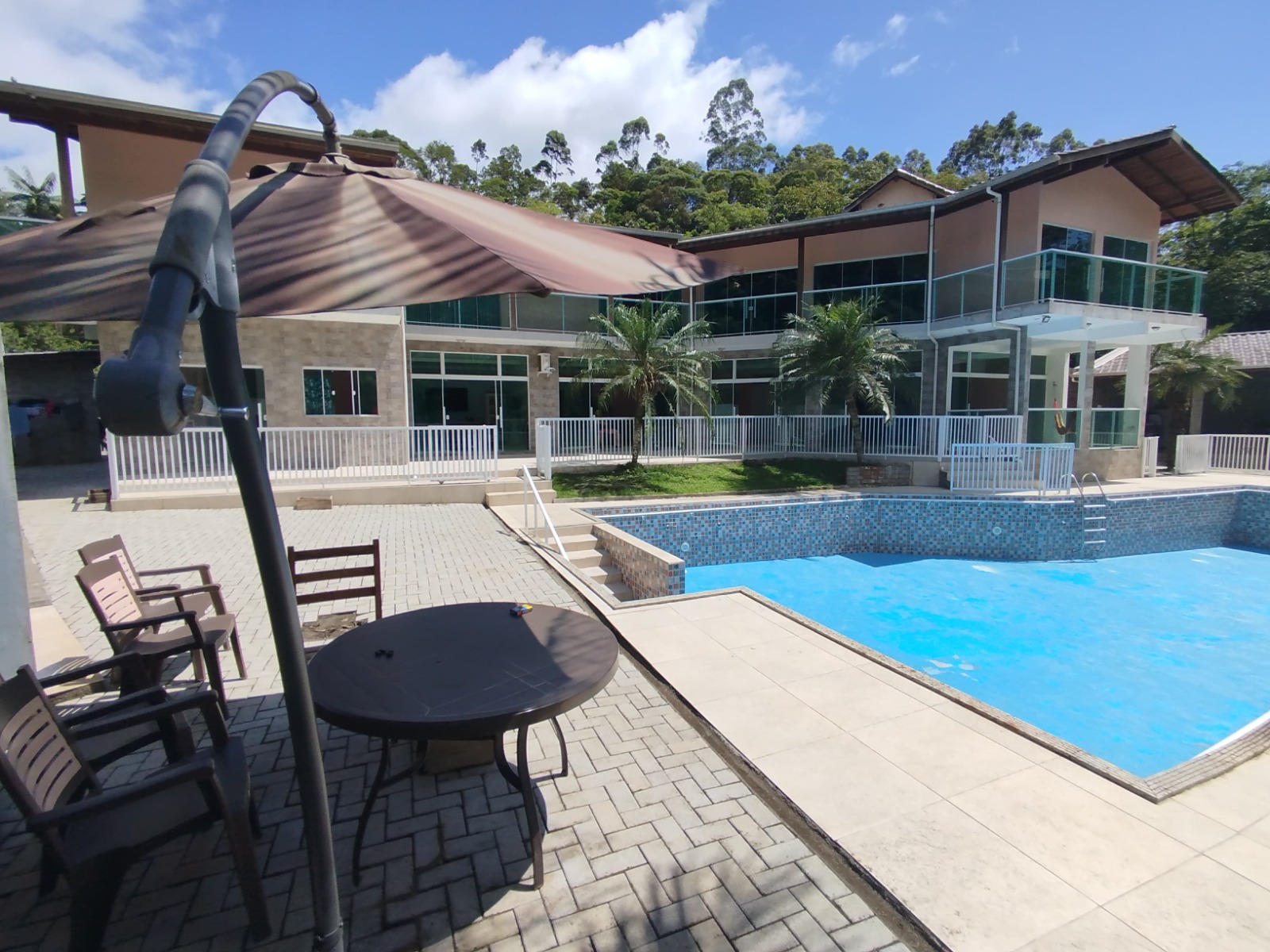 Área Externa com Piscina - Soberminds Tratamentos